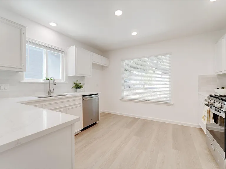 12815 Carrera Dr — Photo 10