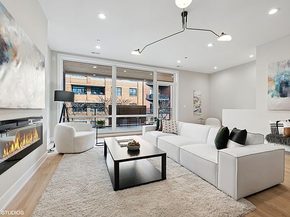 2nd image of 2031 W Belmont Ave #2