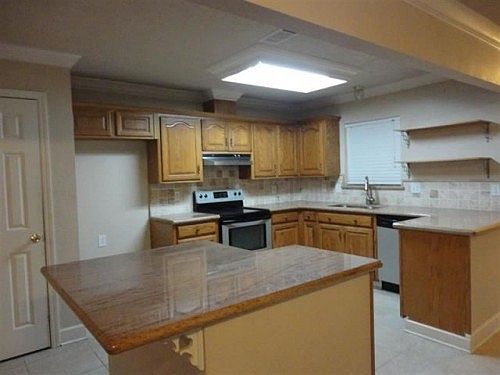 4th image of 410 Kennedy Dr