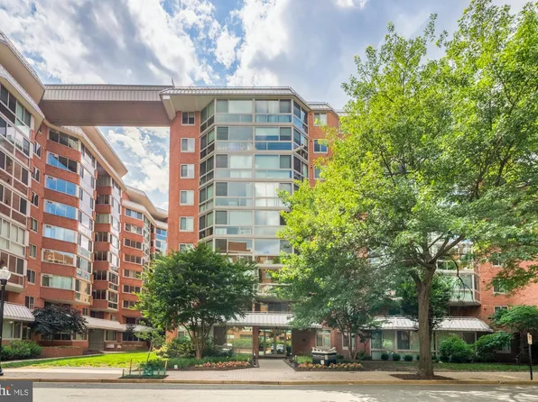1024 N Utah St APT 616, Arlington, VA 22201