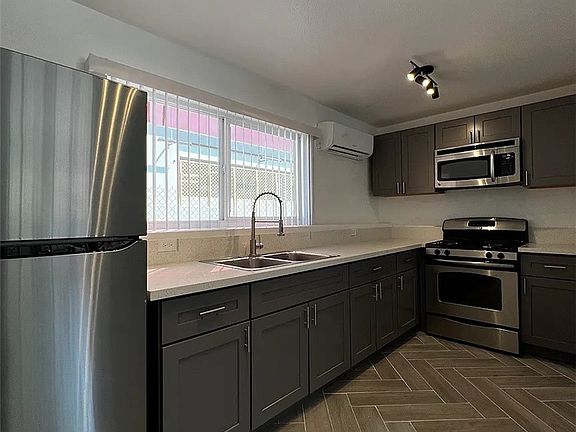 5th image of 309 W Cincinnati Ave APT 18