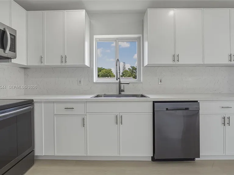 20440 NW 20th Ct — Photo 14