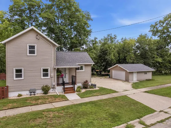 216 E Lawton St, Edgerton, WI 53534