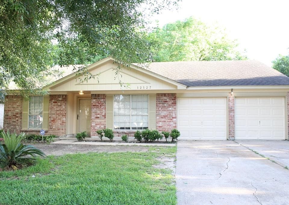 1st image of 12127 Creekhurst Dr