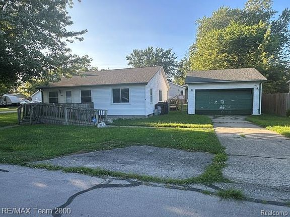 2nd image of 5601 Parkview St