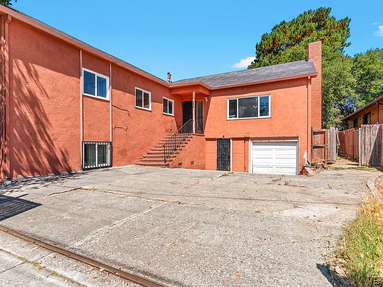 1015 82nd Ave — Photo 36