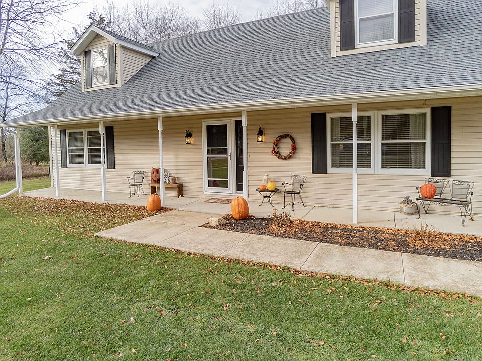 203 Tamarack Dr, Dixon, IL 61021 Zillow