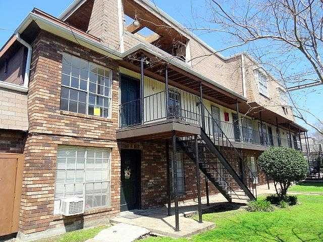 FRONT OF CONDO