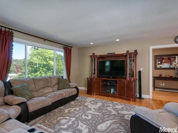 5th image of 3038 Stanford Ln