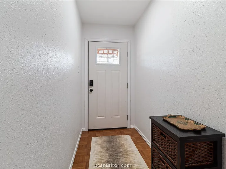1105 Holleman Dr — Photo 3