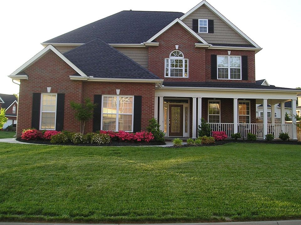 Great location, Quality built home in excellent condition