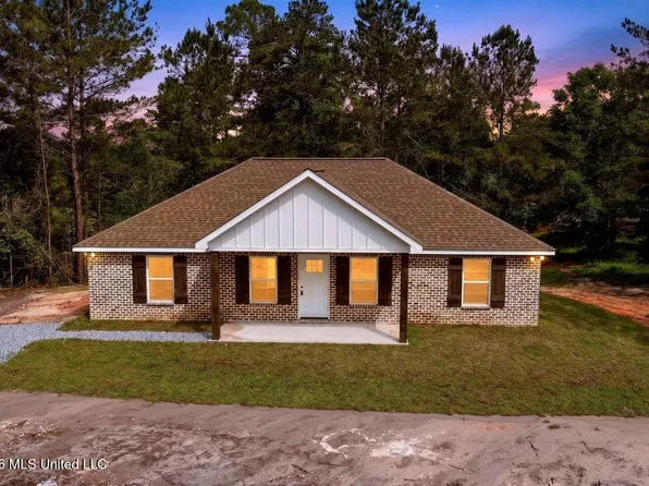 85 Bridlewood Dr, Poplarville, MS 39470