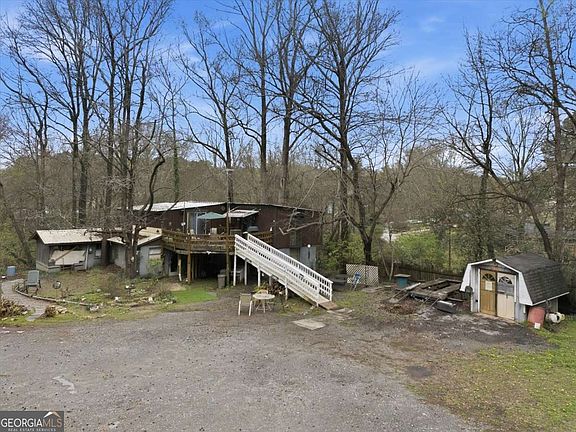3rd image of 272 Gordon Cir SW