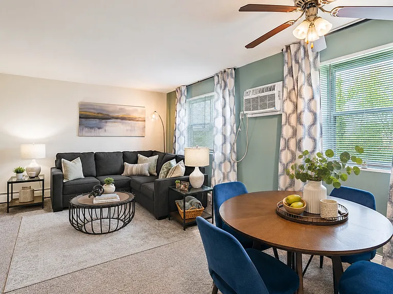 Hyde Park Apartment Homes — Photo 9