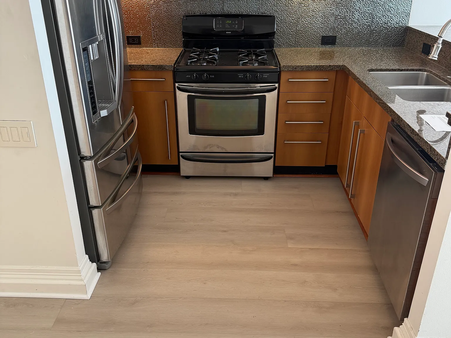350 11th Avenue — Photo 4