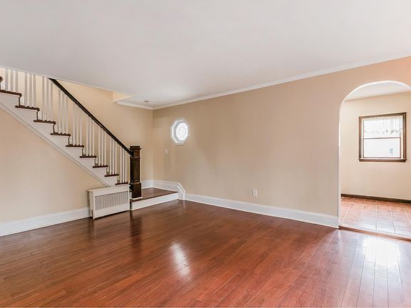 4th image of 84 Weiden St