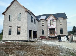 448 Lake Dr, Gallatin, TN 37066