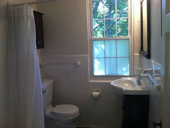 3rd image of 3305 Commonwealth Ave APT C