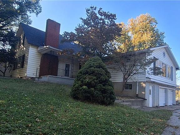2nd image of 720 W 1st St