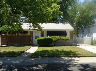 17332 Burnham Ave, Lansing, IL 60438