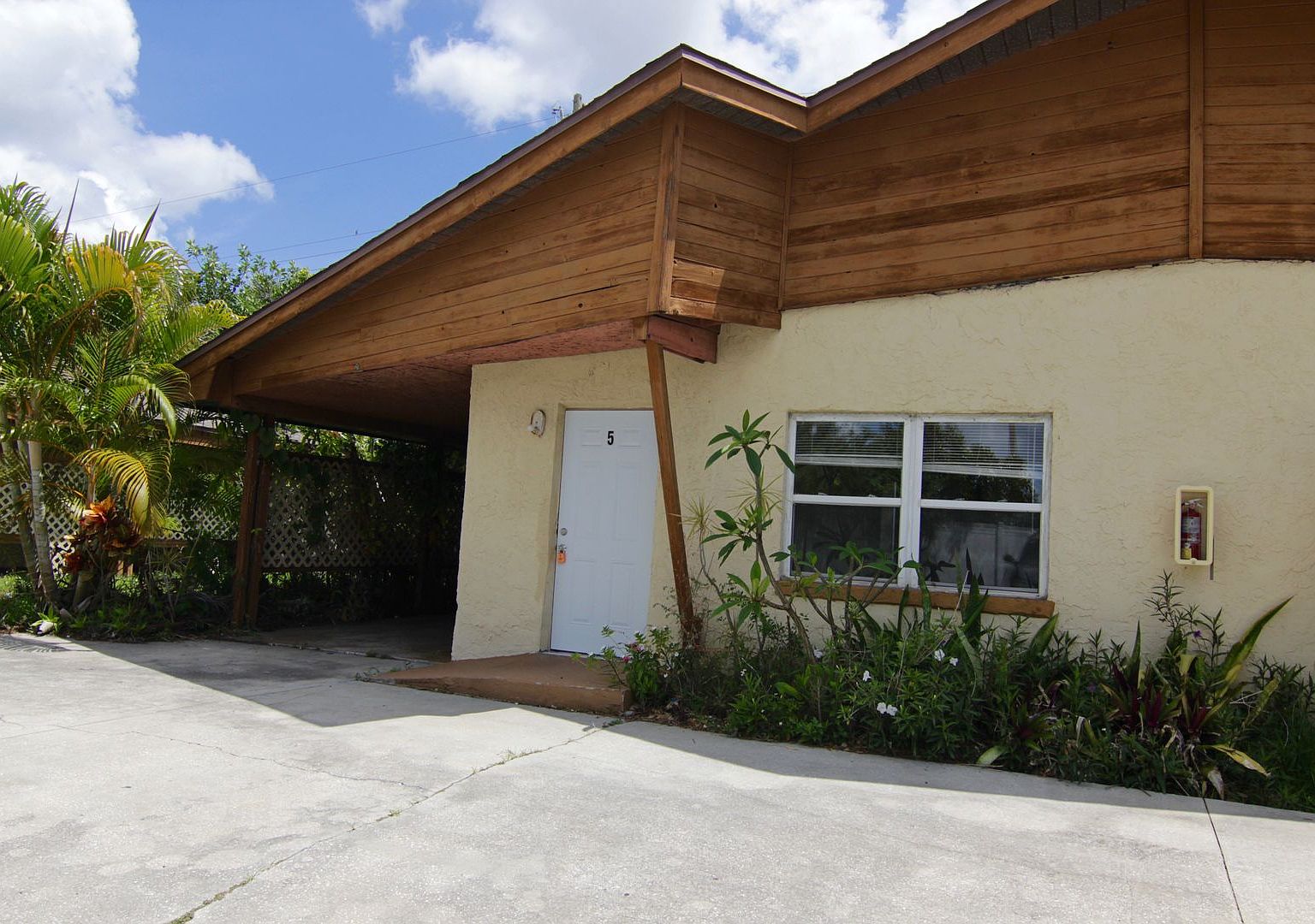 105 Palmetto Ave APT 5, Merritt Island, FL 32953