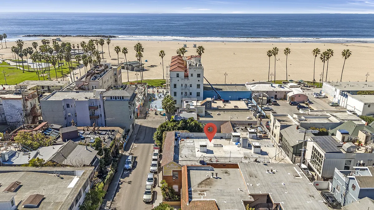 Photo 2 of 19 - 21 Westminster Ave #107 - Venice, CA Building Photo - 21 Westminster Ave #107