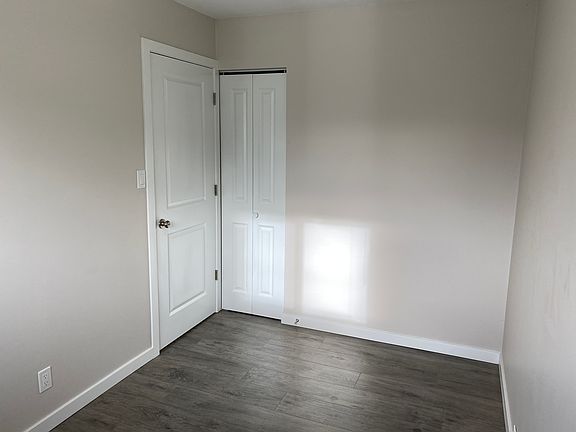 5th image of 102 King Edward Ave E