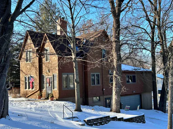 902 W Pearl St, Decorah, IA 52101