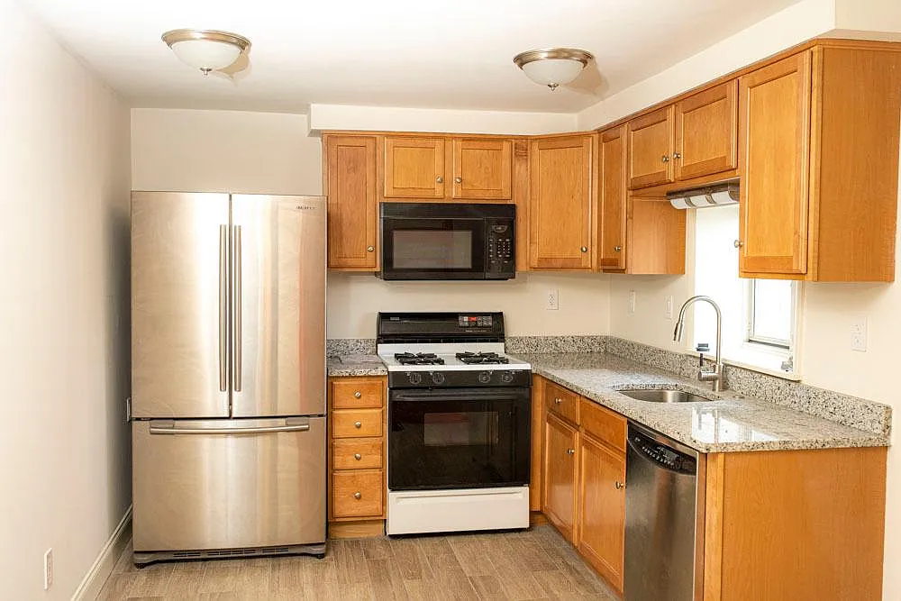 18 Welsh Way APT 1 photo 1