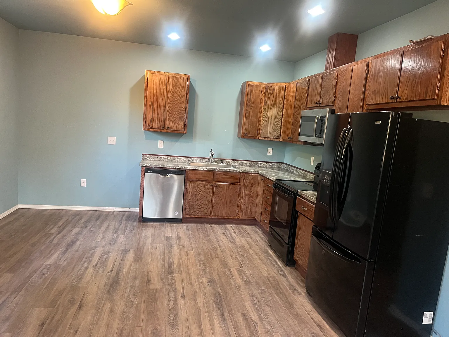 3 bed, $1,700 — Photo 2