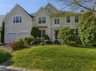8 Hunters Hill Dr, Morgantown, PA 19543