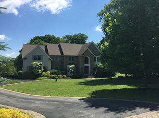 13 Highland Dr, Chester, NJ 07930