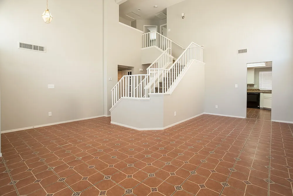 4 bed, 2.5 bath, 1817 sqft, $2,140 — Photo 2
