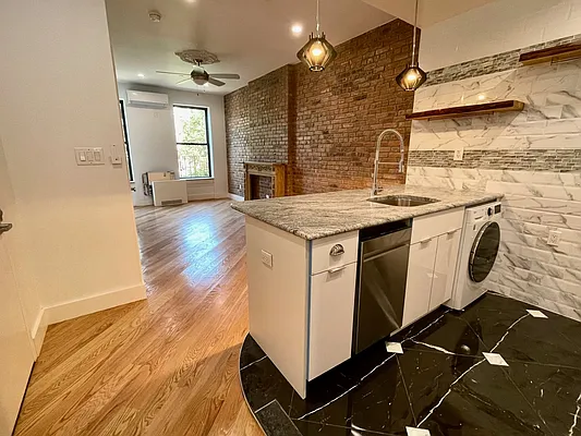 Rented by Nest Seekers International | media 12