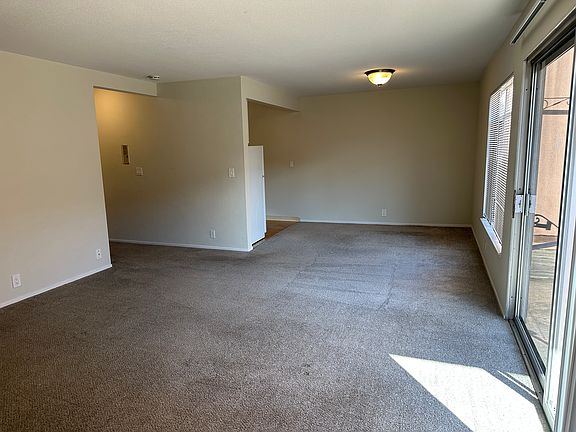 3rd image of 1919 Garden Dr #200