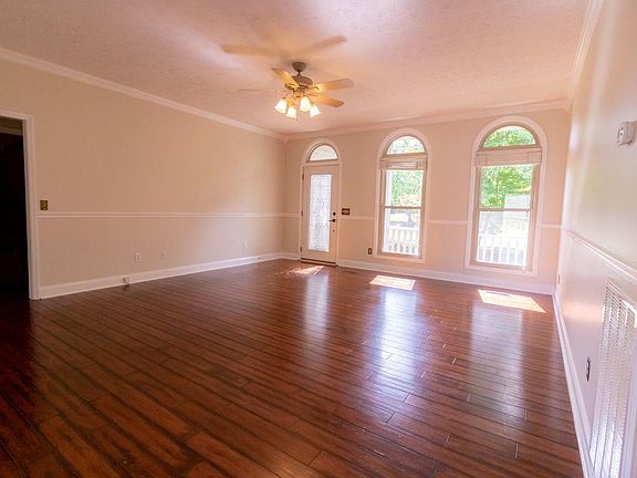 5th image of 343 Huntington Dr