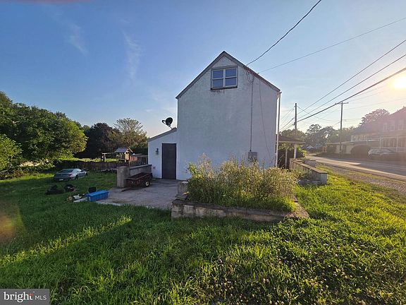 2nd image of 1008 Reading Ave