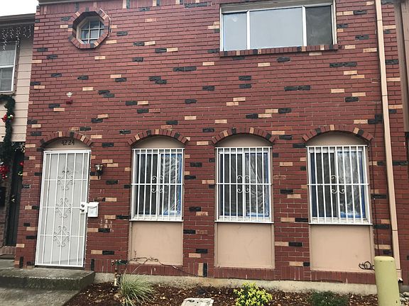3rd image of 4224 Savannah Ln