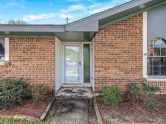 4th image of 13823 Overbrook Ln