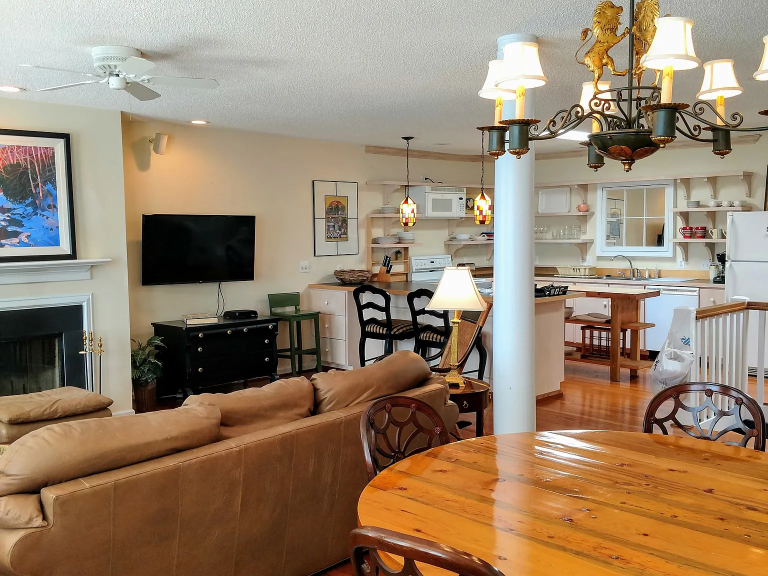 3 bed, 1800 sqft, $1,875 — Photo 3
