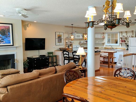 3rd image of 109 N Jefferson Ave #2
