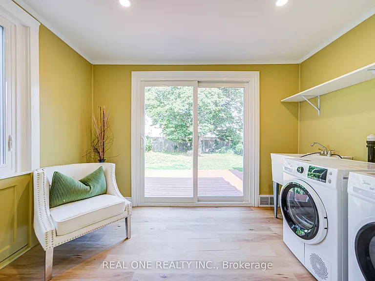 4052 Saint James Ave — Photo 14