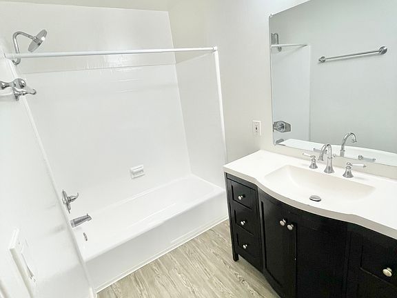 5th image of 1814 Pacific Ave APT 105