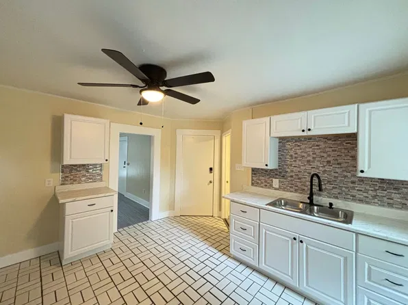 39 Ferry St #2, Suncook, NH 03275