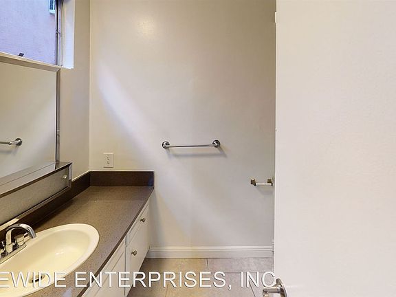 5th image of 940 N Hayworth Ave APT 4