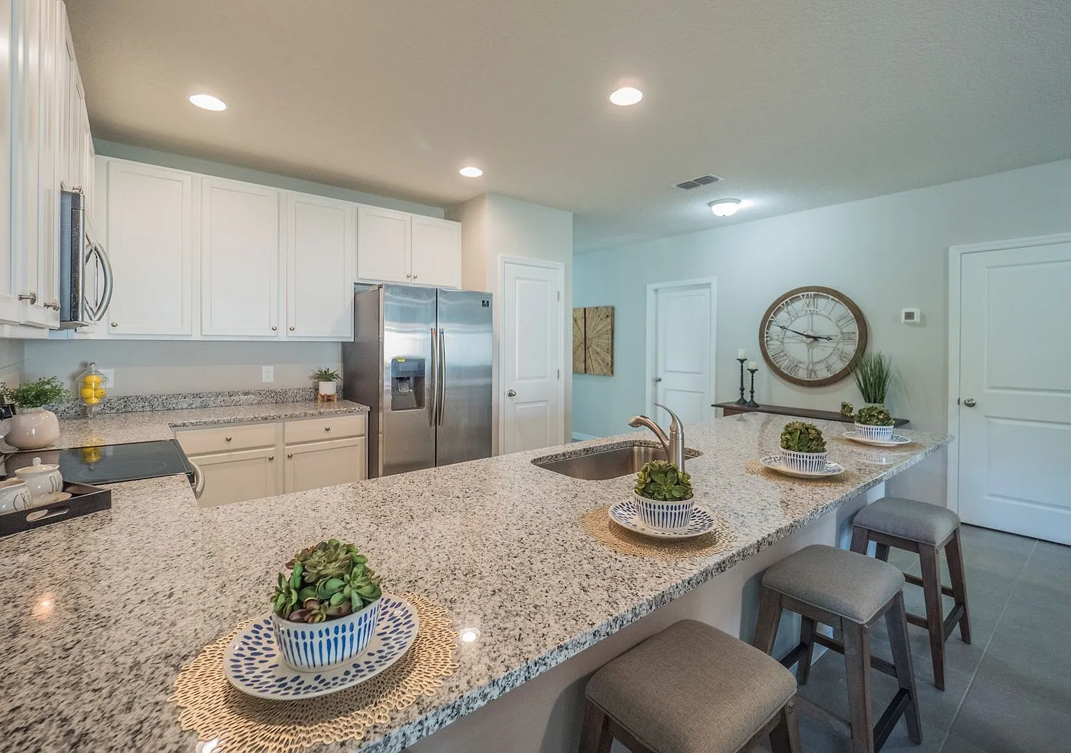 Modern Cape Coral Home with 3-Car Garage Stylish, Spacious & Nearly New! — Photo 3