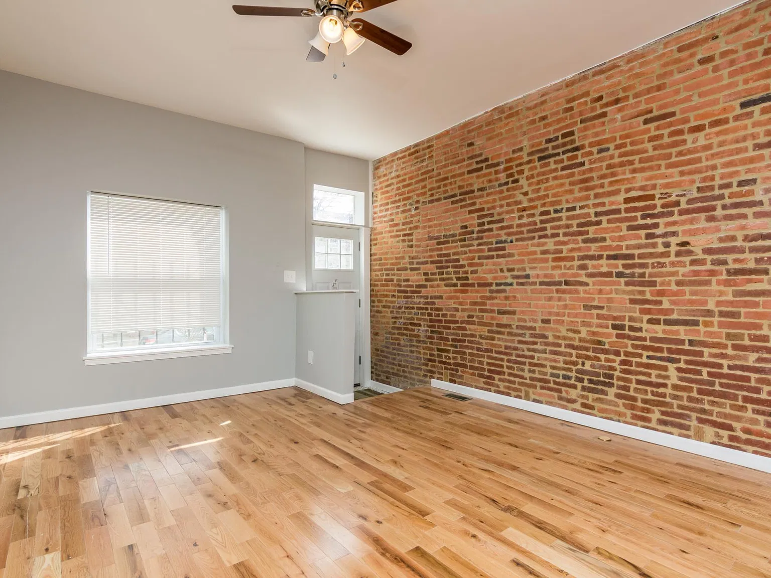 3 bed, 1300 sqft, $1,900 — Photo 4