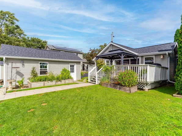 903 Madison Ave, Wauconda, IL 60084
