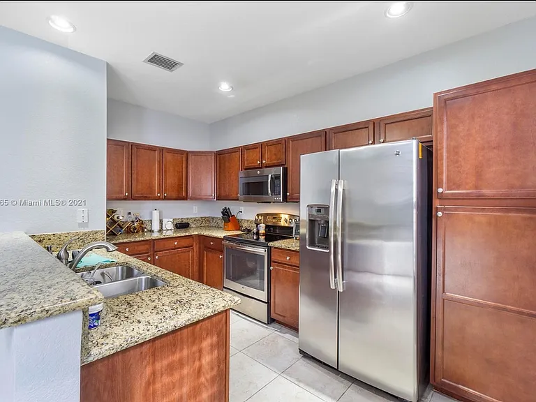 9461 SW 172nd Ave — Photo 10