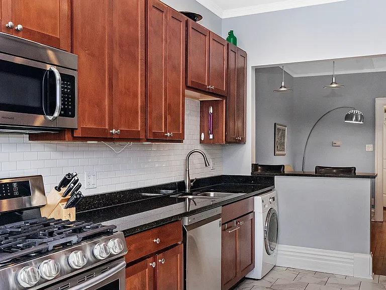 4022 N Clarendon Ave #201 — Photo 8